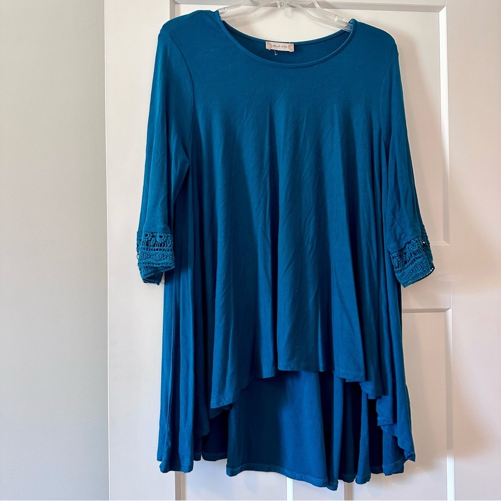 Altar’d State Teal High-Low Tunic Top with Crochet Sleeves Size L